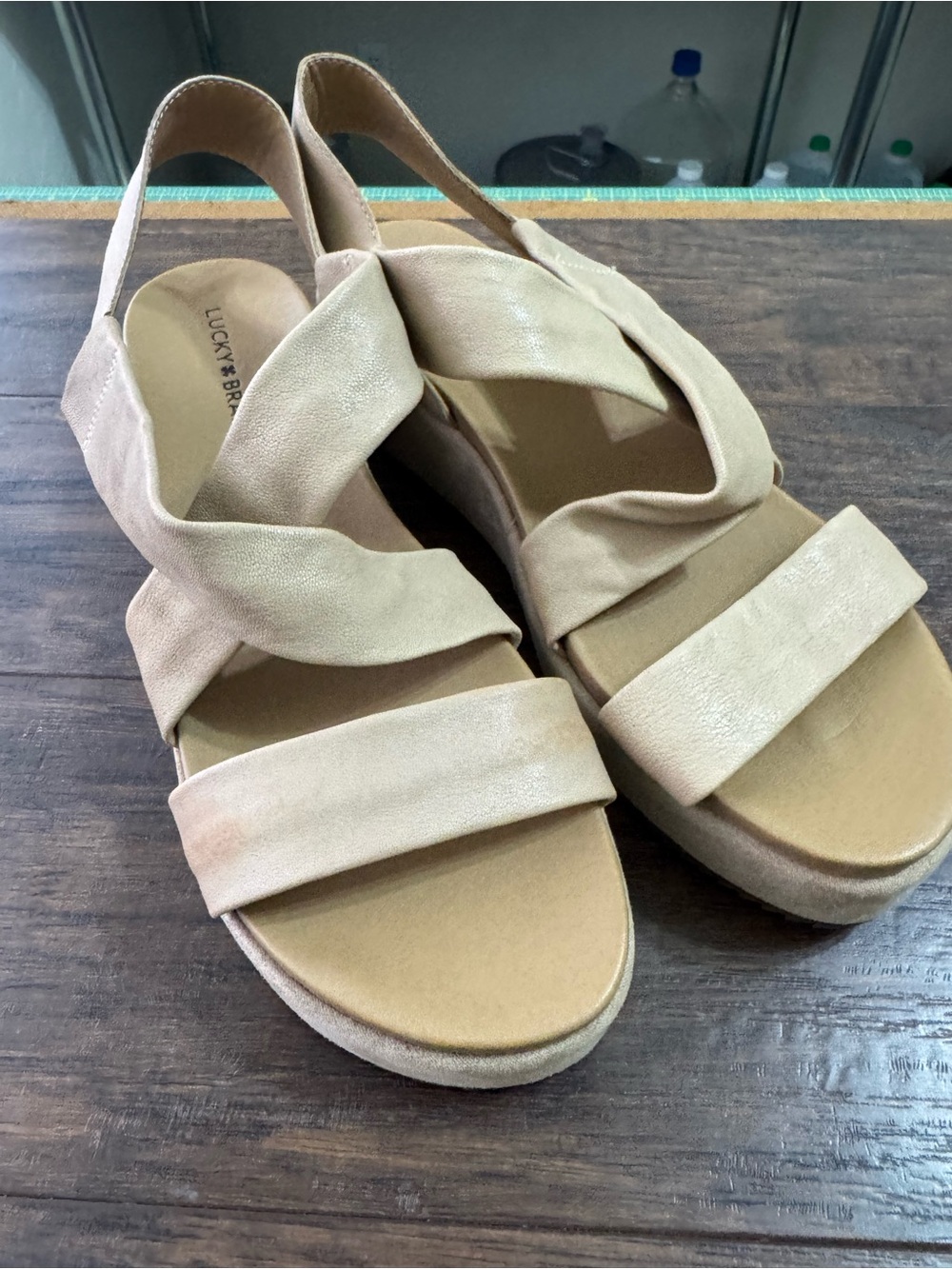 lucky brand women’s waldyna cream leather platform wedge sandals size 10